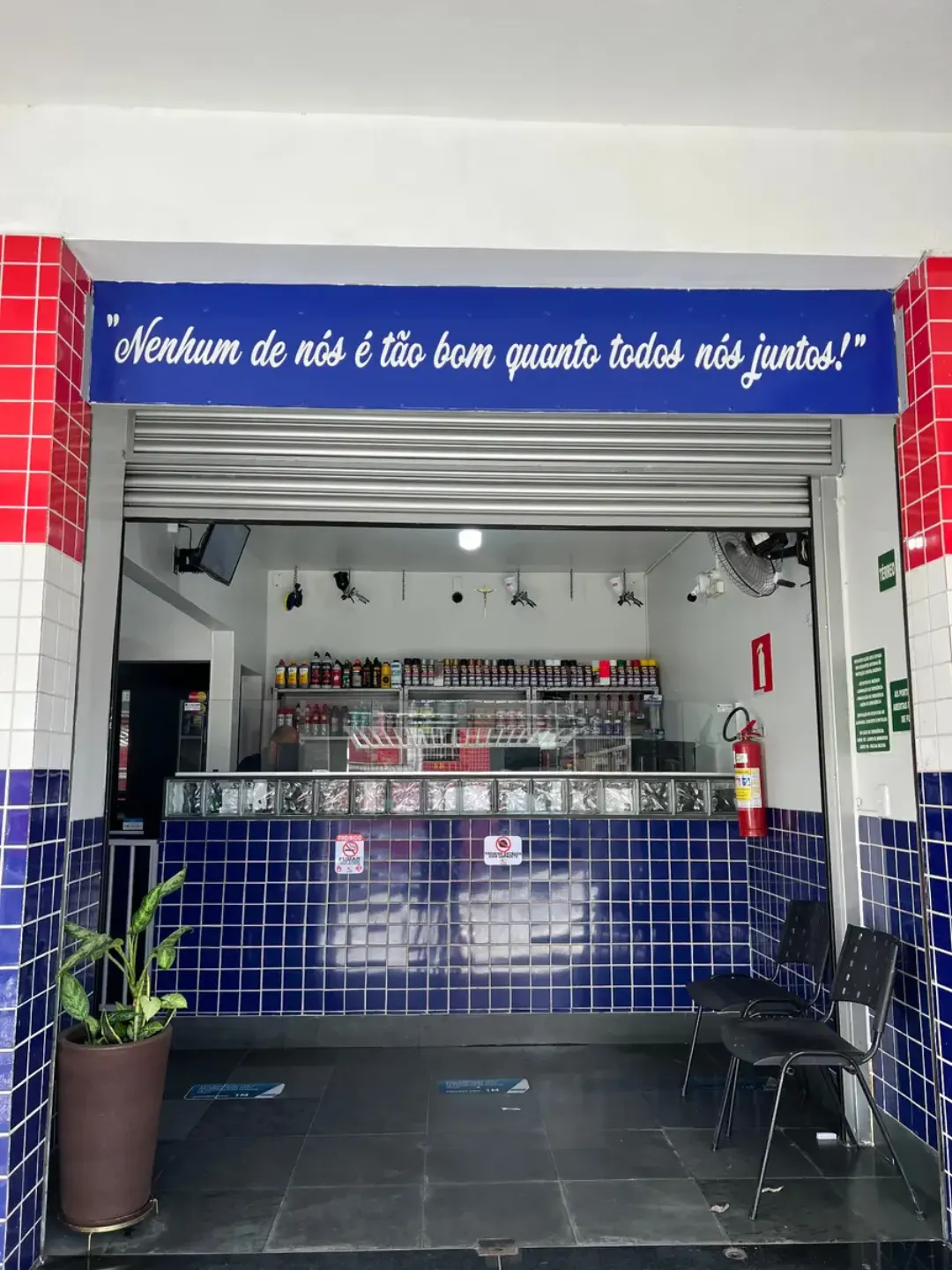 Fachada da loja Sinal Tintas