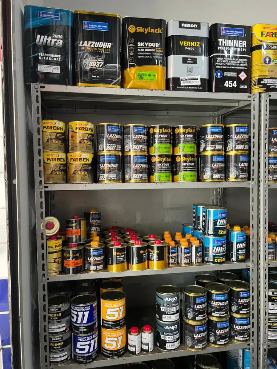 Prateleira de produtos Sinal Tintas